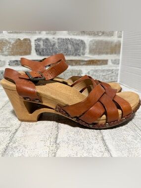 Dansko Brown Adjustable Strap Leather Sandals Strappy brown Wedge 38-7.5-8